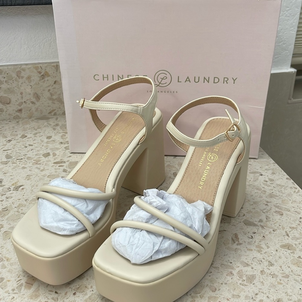 CLOSET CLEAR OUT: *BRAND NEW* CHINESE LAUNDRY WOMENS PLATFORM HEEL SZ 9